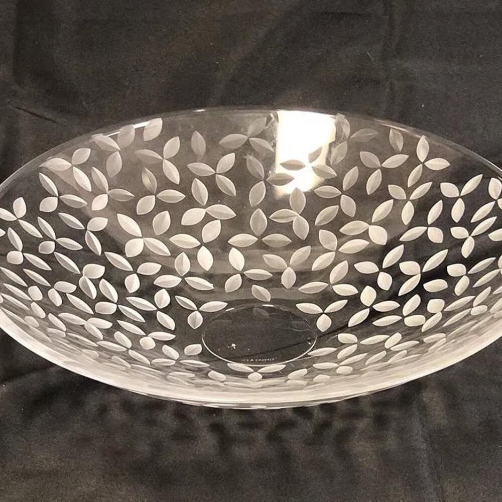 TIFFANY & CO. CONTEMPORARY ELEGANCE THICK WALLED ETCHED LEAVES CENTERPIECE BOWL